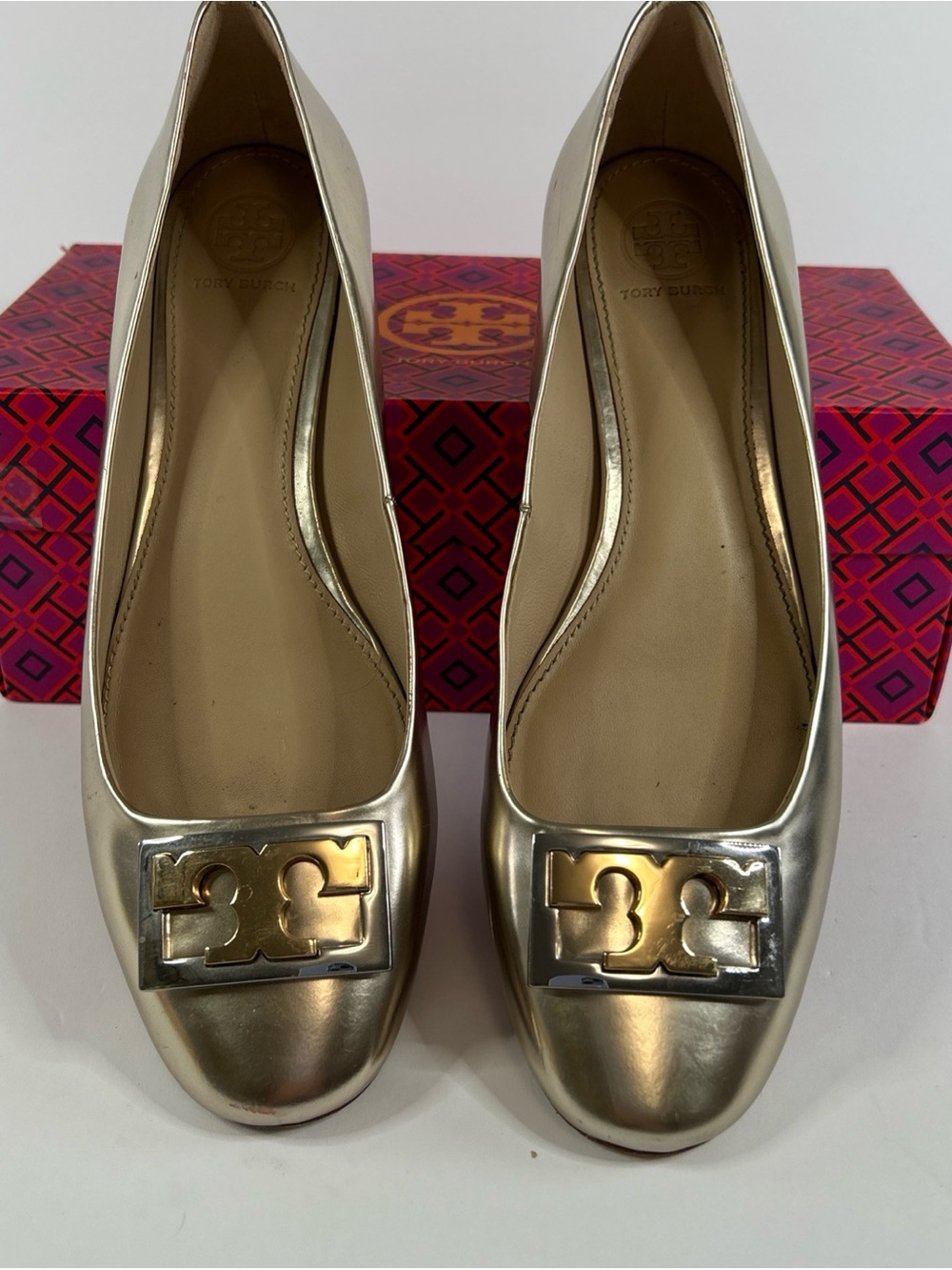 Tory Burch Gigi gold patent leather shoes sz 8.5